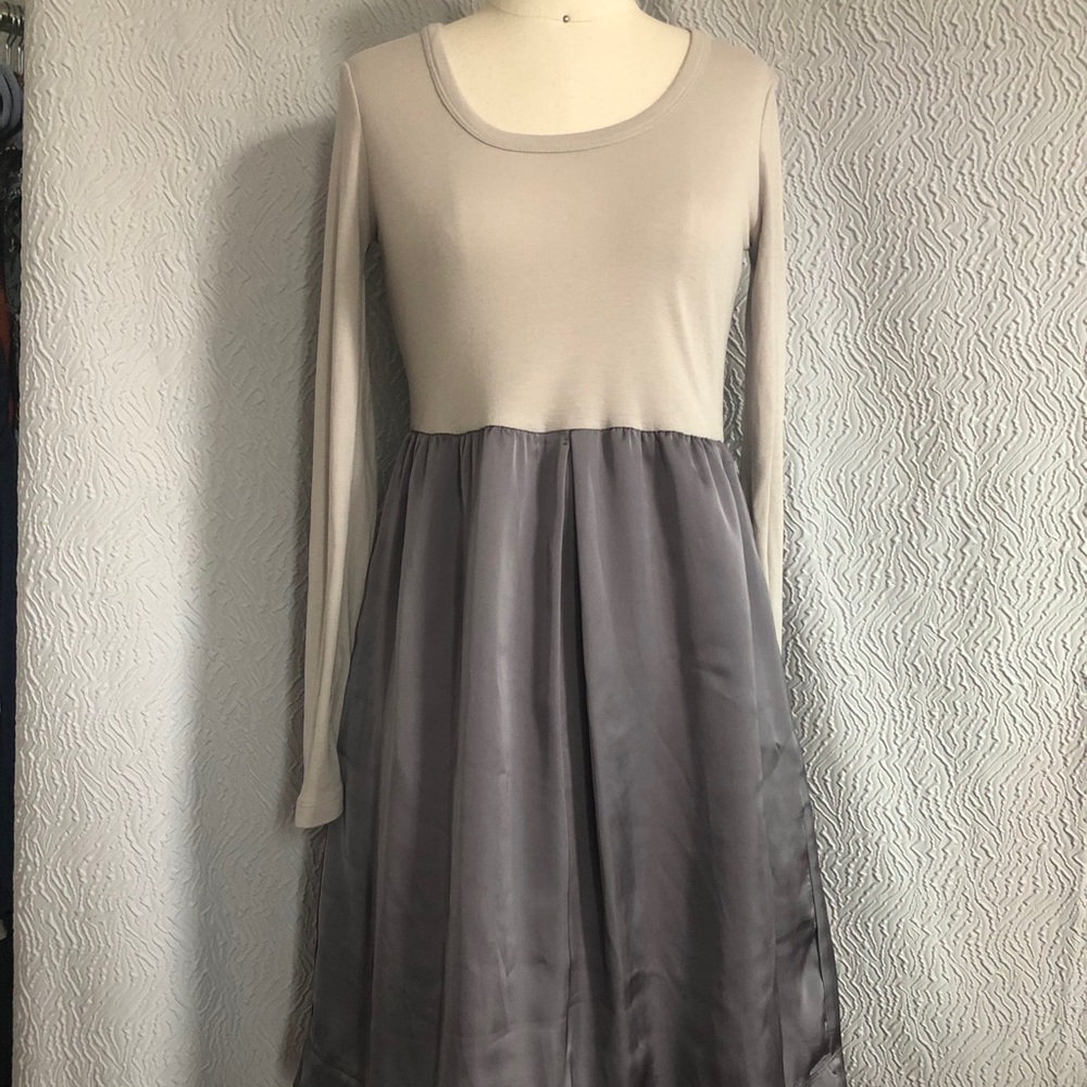 Simply Vera Wang cream top and gray pocket dress